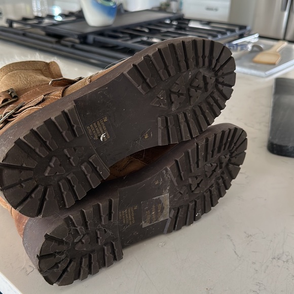 Tan boots - Picture 5 of 5